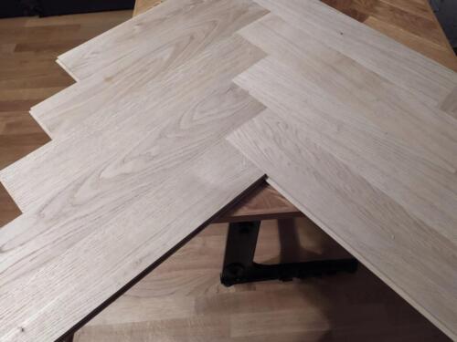 Vinyl Flooring, 90 degree pattern 